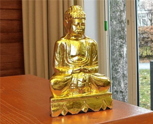 Mit dieser 719 Gramm schweren Buddha-Figur soll der Angeklagte (61) das Tatopfer (59) Anfang Januar 2020 erschlagen haben. Fotos Kretzmer-Diepold
