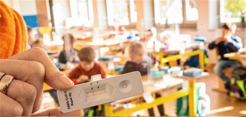 Nun soll auch an Bayerns Schulen getestet werden. Allerdings vorerst nur Personal und Schüler ab 15. Foto dpa-Bildfunk