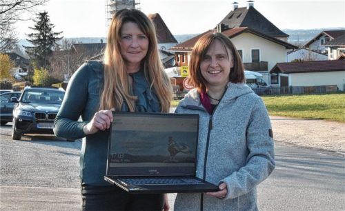 Penelope Hathaway (links) und Stephanie Braun haben für Vogtareuth eine Online-Plattform geschaffen, auf der lokale Geschäftsleute ihre Produkte anbieten können. Foto Schlecker