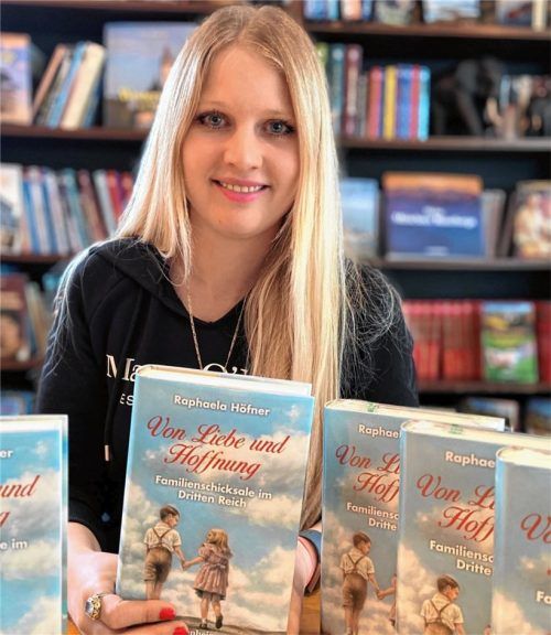 Sehr sympathisch und gleichzeitig selbstbewusst präsentiert Raphaela Höfner ihren Roman, der während des Dritten Reichs in Rosenheim spielt. Es ist der Auftakt zu einer Trilogie.Foto Janka
