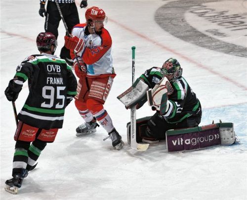 Sicherer Rückhalt im Dienstag-Spiel beim 6:1-Sieg gegen Peiting: Starbulls-Torhüter Andreas Mechel. Foto Ziegler