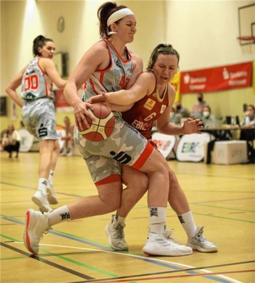 Wasserburgs Anne Zipser mühte sich, am Ende fehlte den Damen vom Inn aber die Durchschlagskraft.Foto Petrow
