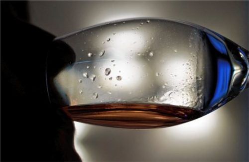 Weil ein 19-jähriger Einzelhandelskaufmann mit Alkohol scheinbar nicht umgehen kann, musste er sich jetzt vor Gericht verantworten. Foto dpa
