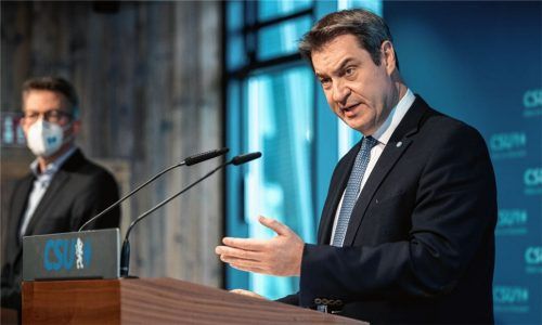 Welche Konsequenzen die CSU aus der Maskenaffäre ziehen wird: Markus Söder (CSU, rechts), Parteivorsitzender und Ministerpräsident von Bayern, spricht auf einer Pressekonferenz in der CSU-Parteizentrale neben Markus Blume, CSU-Generalsekretär. Foto dpa