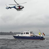 Heiße Übung im kalten Wasser