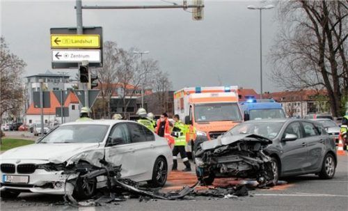 An der sogenannten Panorama-Kreuzung in Rosenheim ereigneten sich am Samstag gleich zwei Unfälle innerhalb einer Stunde. Foto Reisner