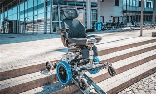 Auch Treppen sollen für den E-Rollstuhl der Zukunft kein Hindernis sein. Foto Lisa Lanzinger