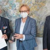 BRK-Steckkreuz für Peter Oltmanns