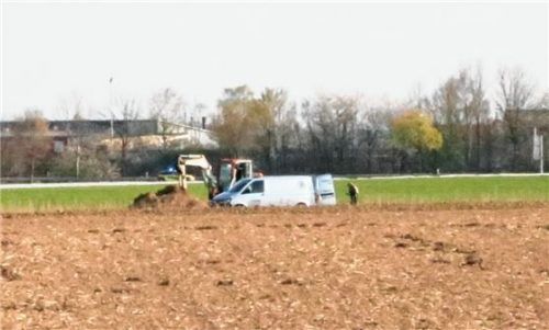 Bombenfund in Mühldorf: Das Räumkommando in Mühldorf übernahm die Bergungsarbeiten. Foto fib/cf