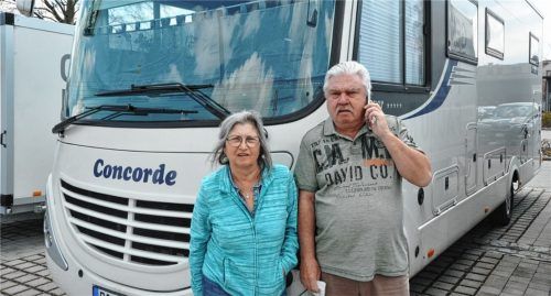 Das Ehepaar Brigitte und Gerd Teschner hat derzeit in Stadt und Landkreis Rosenheim keine Möglichkeit, legal inseinem Camper zu übernachten. Foto Schlecker