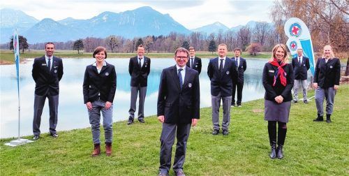 Der neu gewählte Vorstand: (von links) Stephan Braun, Laura Batt, Andreas Maurer, Carsten Fischer, Philipp Seiwald,Andreas Kunert, Andreas Titze, Mirja Feichtner, Stefan Schubert und Tanja Kern. Foto RE