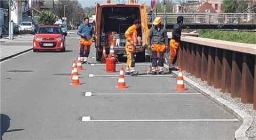 Die Bauhofmitarbeiter haben die Parkplätze kürzlich markiert – 18 sind es insgesamt. Foto Stadt Kolbermoor