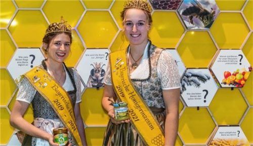 Die bayerische Honigkönigin Katharina Gegg (links) und die bayerische Honigprinzessin Alexandra Krumbachner. Foto re