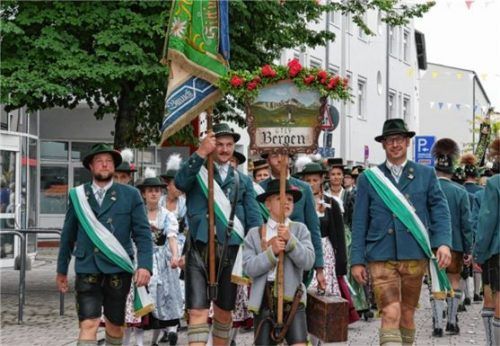 Die Bergener Trachtler sollten in diesem Jahr das Gaufest des Gauverbandes I ausrichten. Hier sind sie beim Gaufest 2019 in Altötting zu sehen.Foto  Re