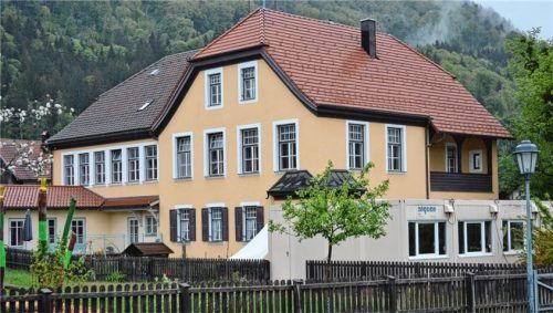 Die Kinderbetreuungsstätte „Schatztruhe“ in Niederaudorf wird erweitert. Drei Gruppenräume sollen im alten Schulgebäude realisiert werden. Foto Lotter