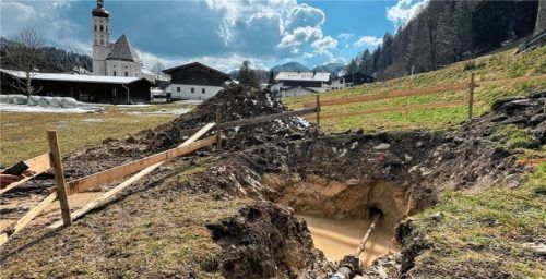 Die neue Wasserleitung für Sachrang wird im „Spülbohrverfahren“ gebaut.Foto Rehberg