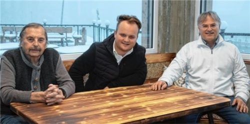 Drei Generationen Rappl, eine Entscheidung: (von links) Der 90-jährige Sepp V., der 28-jährige Sepp VII. und der 59-jährige Sepp VI. sind aus der CSU ausgetreten.Foto Berger