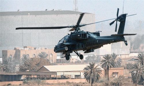 Ein Apache-Kampfhubschrauber der US-Armee beim Einsatz im Irak. Für die Wartung der Maschinen war André Shepherd zuständig. Foto dpa