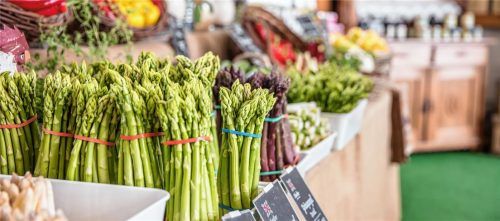 Endlich startet die Spargelsaison. Ab sofort gibt es bis Ende Juni die gesunden grünen oder weißen Stangen aus Deutschland. Foto VSSE e.V. /Christoph Göckel