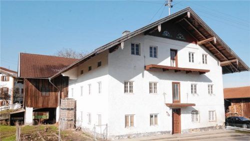 Für die Sanierung des denkmalgeschützten Bauernhauses und den Umbau der Tenne in Wohnungen beschloss der Gemeinderat eine Erweiterung des Bebauungsplans.Foto re
