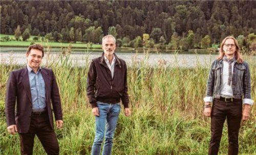 Für Kapellmeister Josef Pirchmoser, Schriftsteller Toni Bernhart und Regisseur Norbert Mladek (von links) ist die Passion 2022 in Thiersee eine Herausforderung, die über Generationen hinweg Bestand haben wird. Foto ofp kommunikation
