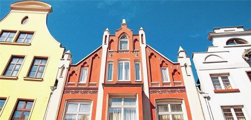 Gebäude zu modernisieren, kostet viel Geld. Damit dies nicht der Eigentümer allein tragen muss, hat er das Recht, einen Teil der Kosten auf die Mieter umzulegen. Das führt aber oft zu Diskussionen. Foto tubatabu / Panthermedia