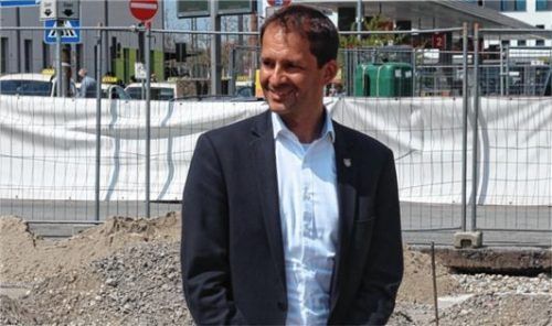 Guter Dinge: Rosenheims Oberbürgermeister Andreas März ist sich sicher, dass Bahnhofsumfeld lockt nach Ende der Neugestaltung mehr Besucher in die Innenstadt. Foto . Hadersbeck