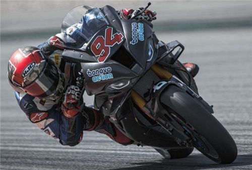 Jonas Folger bei den Testfahrten vom BMW Motorrad Motorsport auf dem „Circuit de Barcelona-Catalunya“. Foto BMW