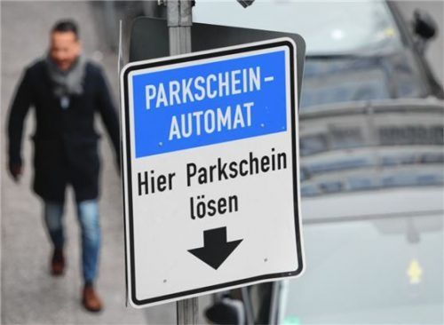 Kein Kleingeld fürs Parkticket? In Rosenheim ab Juni kein Problem mehr. Denn dann ist es möglich, ein digitales Parkticket per App zu lösen. Foto dpa