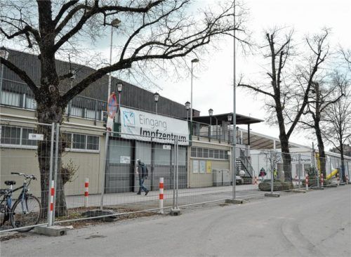 Kein Örtchen im Rosenheimer Impfzentrum: Nur Personal und Personen mit Behinderungen haben die Möglichkeit, die Toiletten in der Inntalhalle zu nutzen. Foto Schlecker