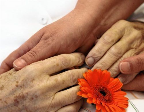 Krankheit, Schwäche, Sterben und Tod werden in unserer Gesellschaft nur selten thematisiert. Die Aktion „Woche für das Leben – Leben im Sterben“ soll das ändern. Foto dpa