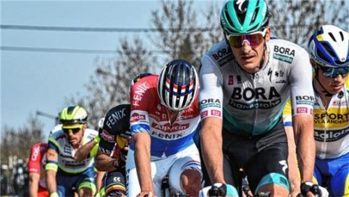 Marcus Burghardt (vorne) führt hier eine Fahrergruppe bei der Flandern-Rundfahrt an.Foto Bora-hansgrohe