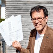 Tritt gegen Verwaltungstüren