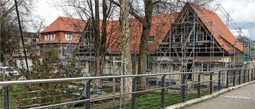 Ordentlich gewerkelt wird in der Werkssiedlung. Foto Weinzierl