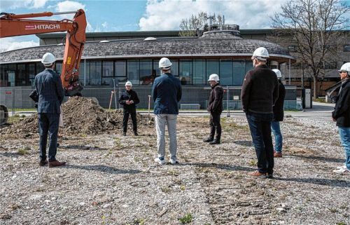Spatenstich auf dem Grund, auf dem das Unternehmen verwurzelt ist: Marc O’Polo investiert in den Standort Stephanskirchen und baut dort ein innovatives Gebäude für Büros und Entwickler. Foto re