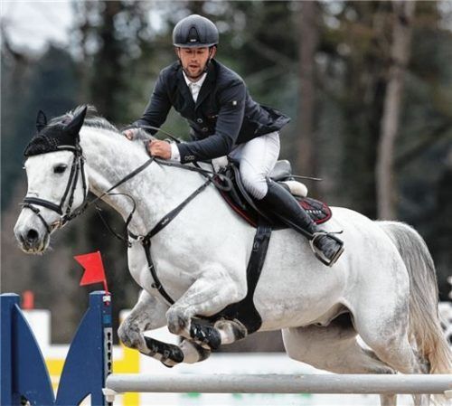 Sven Fehnl vom RFV Sulzbach-Rosenberg rollte mit Dubai Dreams das Feld von hinten auf. Foto Hans Weitz