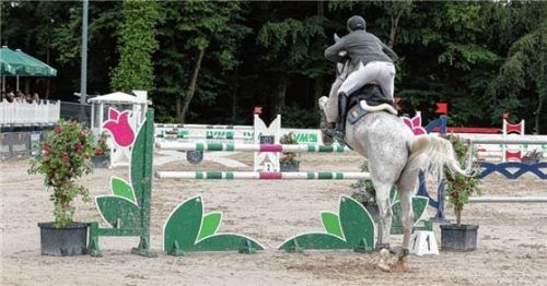 Wann werden wieder solche großen Sprünge auf dem Turnierplatz auf Gut Ising möglich sein? Vom 16. bis 18. April solle es ein Spring- und Dressurturnier geben. Foto Weitz