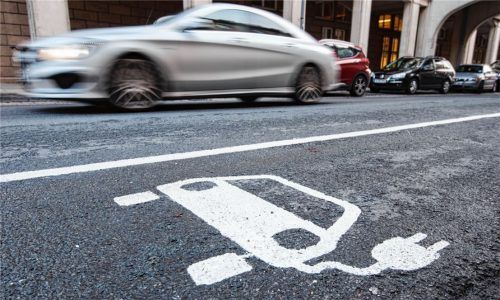 Wie effizient sind Elektroautos wirklich? Um diese Frage ist unter unseren Leserbriefautoren eine lebhafte Debatte entbrannt. Foto dpa