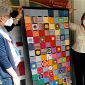 Erlös für Corona-Quilt geht an Nachbarschaftshilfe
