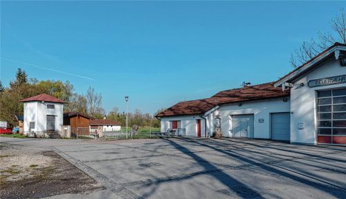 Am Ende der Thansauer Eschenstraße, in der Nähe der Feuerwehr, soll das Backhäusl des neu gegründeten Backhäusl-Vereins zu stehen kommen. Foto  Thomae