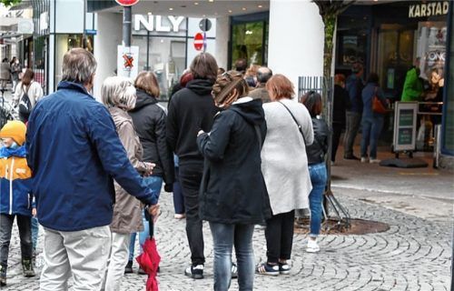 Andrang vor der Rosenheimer Filiale von Galeria Karstadt.