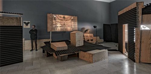 Auch Videoinstallationen sind Teil der Rosenheimer Ausstellung. Foto Graf