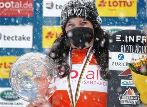 Beim „Finale dahoam“ gewann Ramona Hofmeister die große Kristallkugel für den Sieg im Gesamtweltcup zum zweiten Mal in Folge.Foto  Wegscheider