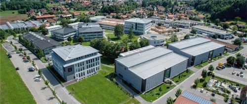 Brückner Maschinenbau in Siegsdorf meldet das zweiterfolgreichste Geschäftsjahr seit Bestehen. Laut dem Innovationswettbewerb „TOP 100“ zählt die Firma nun offiziell zu den 100 innovativsten Unternehmen im deutschen Mittelstand.