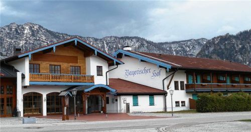 Das Hotel „Bayerischer Hof“ soll eine neue Werbeanlage erhalten. Foto Wegscheider