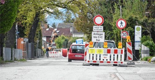 Die Bauarbeiten in der Mangfallstraße in Rosenheim haben begonnen. Glücklich über die Planungen sind die Anwohner nicht. Foto Schlecker