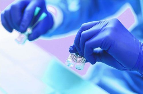 Die neu entwickelten Impfstoffe stoßen bei vielen Menschen auf Skepsis und Ablehnung.Foto  dpa