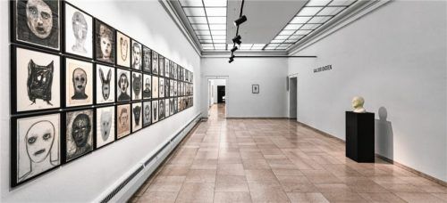 Ein Blick in die Ausstellung, die nun endlich öffnen darf. Foto Graf