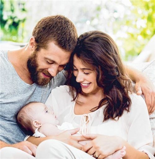 Emotionale Nähe ist für die Entwicklung eines Kindes existenziell. Foto Adobe Stock