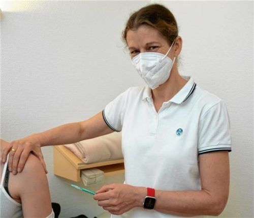 „Es geht um Existenzen“: Dr. Jennifer Dietz in Prien will weitermachen mit dem Impfen. Foto Berger